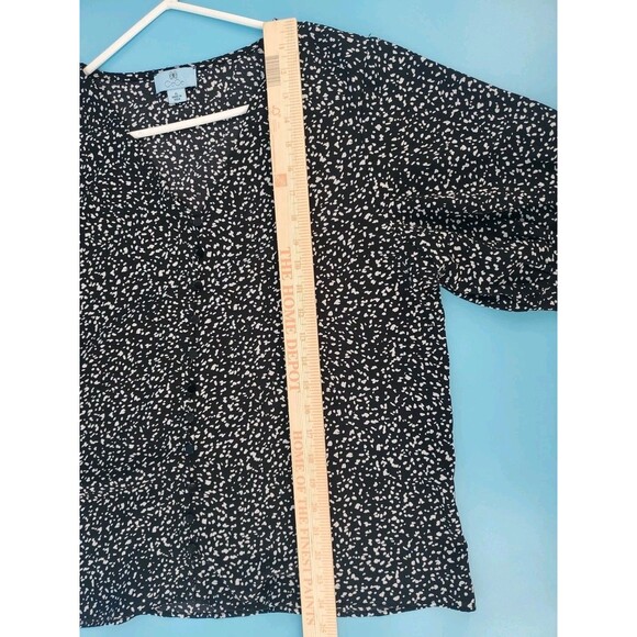 Womens XL Lightweight Top Short Sleeve V-Neck Flowy  Button Front Teacher  CeCe - Picture 15 of 16